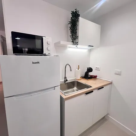 Modern And Cozy Study Apartmán